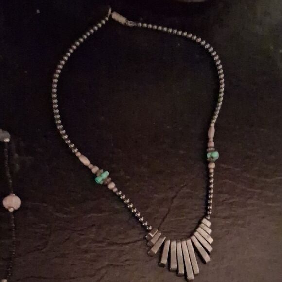 BOHO HEMATITE NECKLACE W/ TURQUOISE DETAIL - Picture 1 of 3
